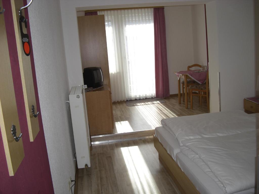 Gasthof Rhoenperle Hotel Kothen  Room photo