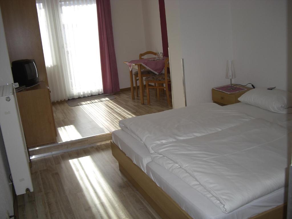 Gasthof Rhoenperle Hotel Kothen  Room photo