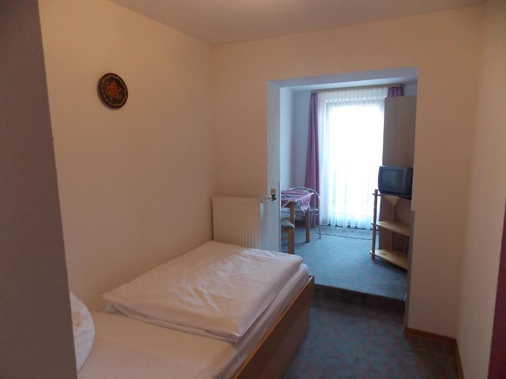 Gasthof Rhoenperle Hotel Kothen  Room photo